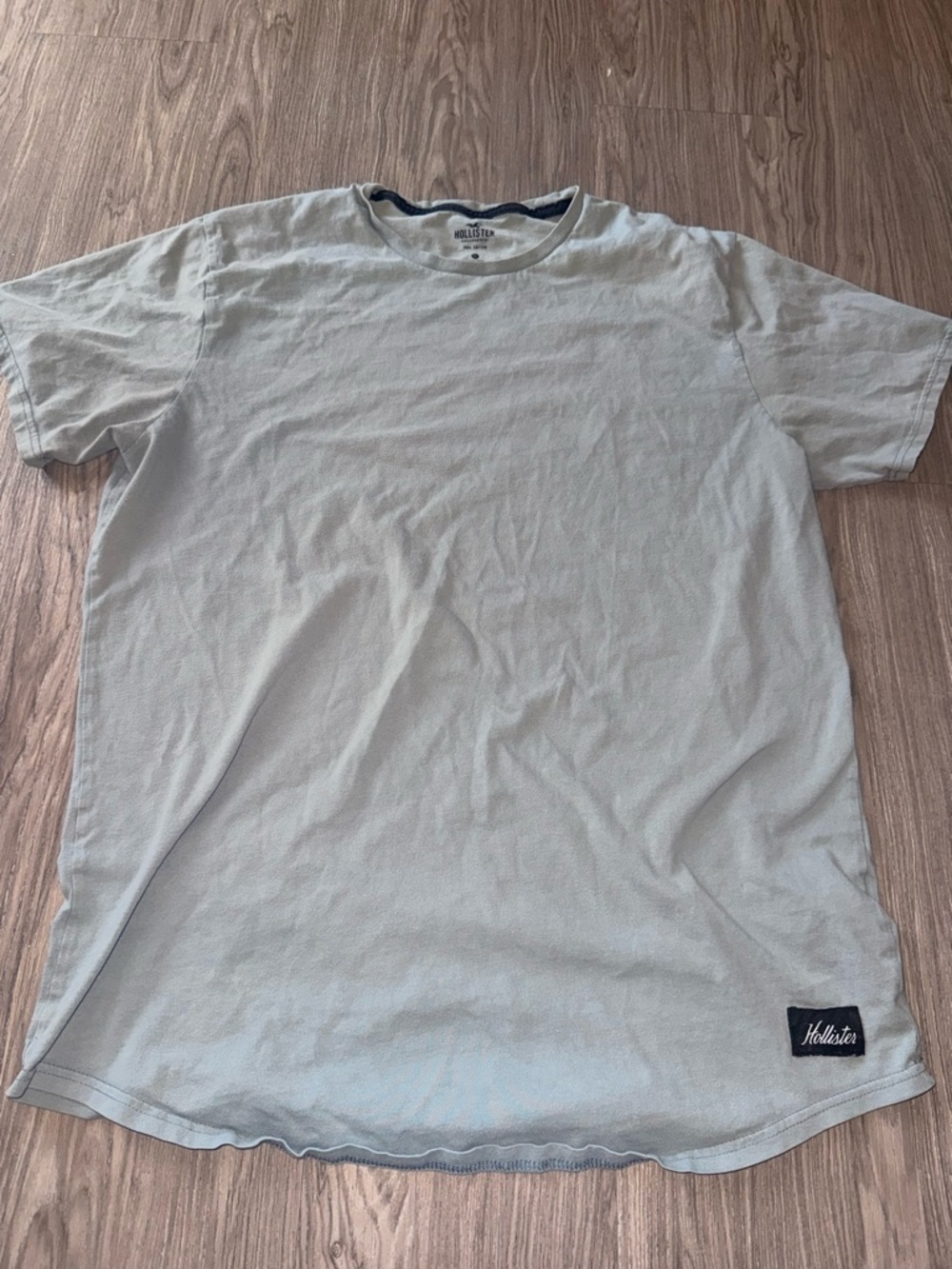 Hollister Men's Pale Gray Short Sleeve Crew Tee
